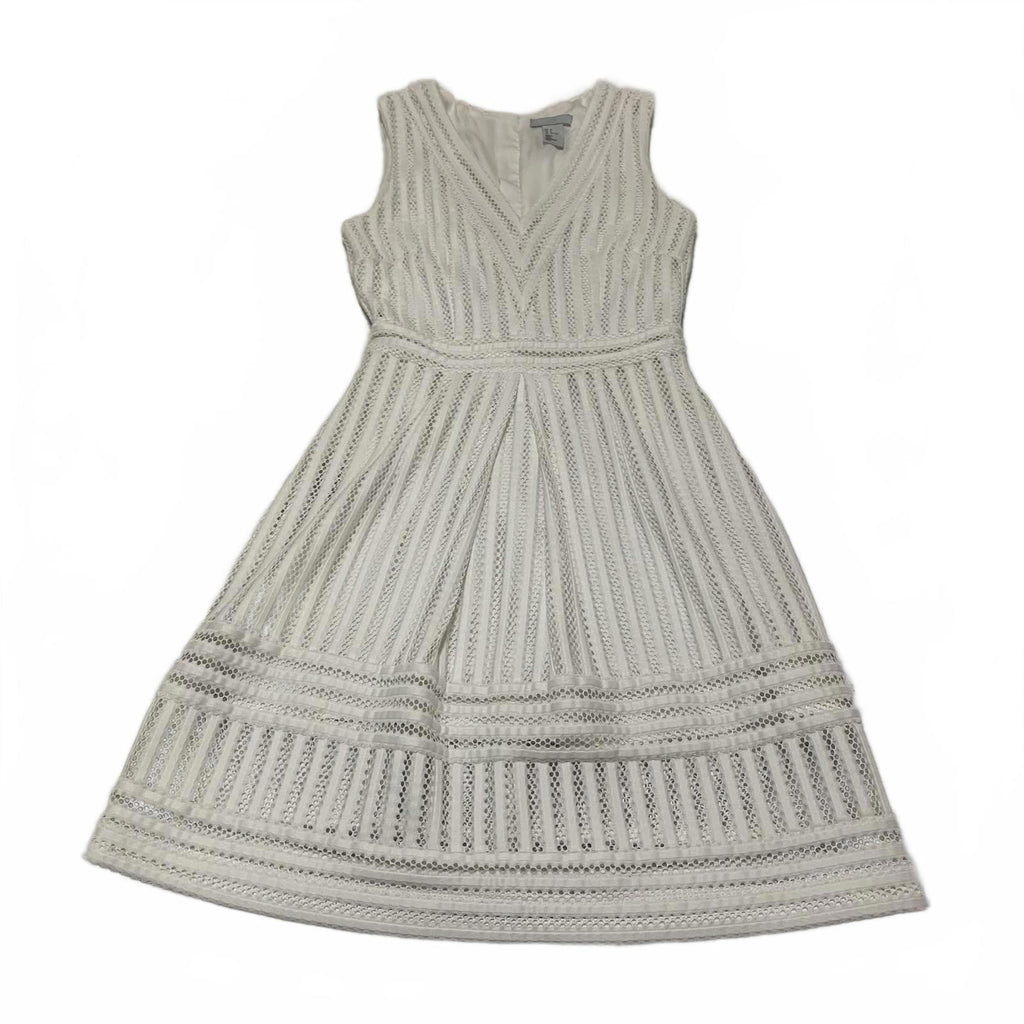 H&M Women's Size 2 White Sleeveless V-Neck Knee Length Dress Textured Pattern