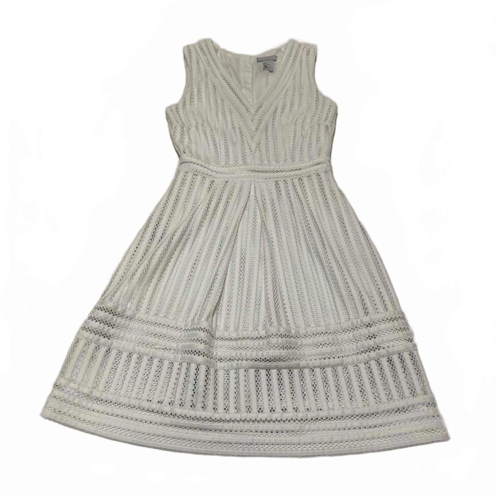 H&M Women's Size 2 White Sleeveless V-Neck Knee Length Dress Textured Pattern