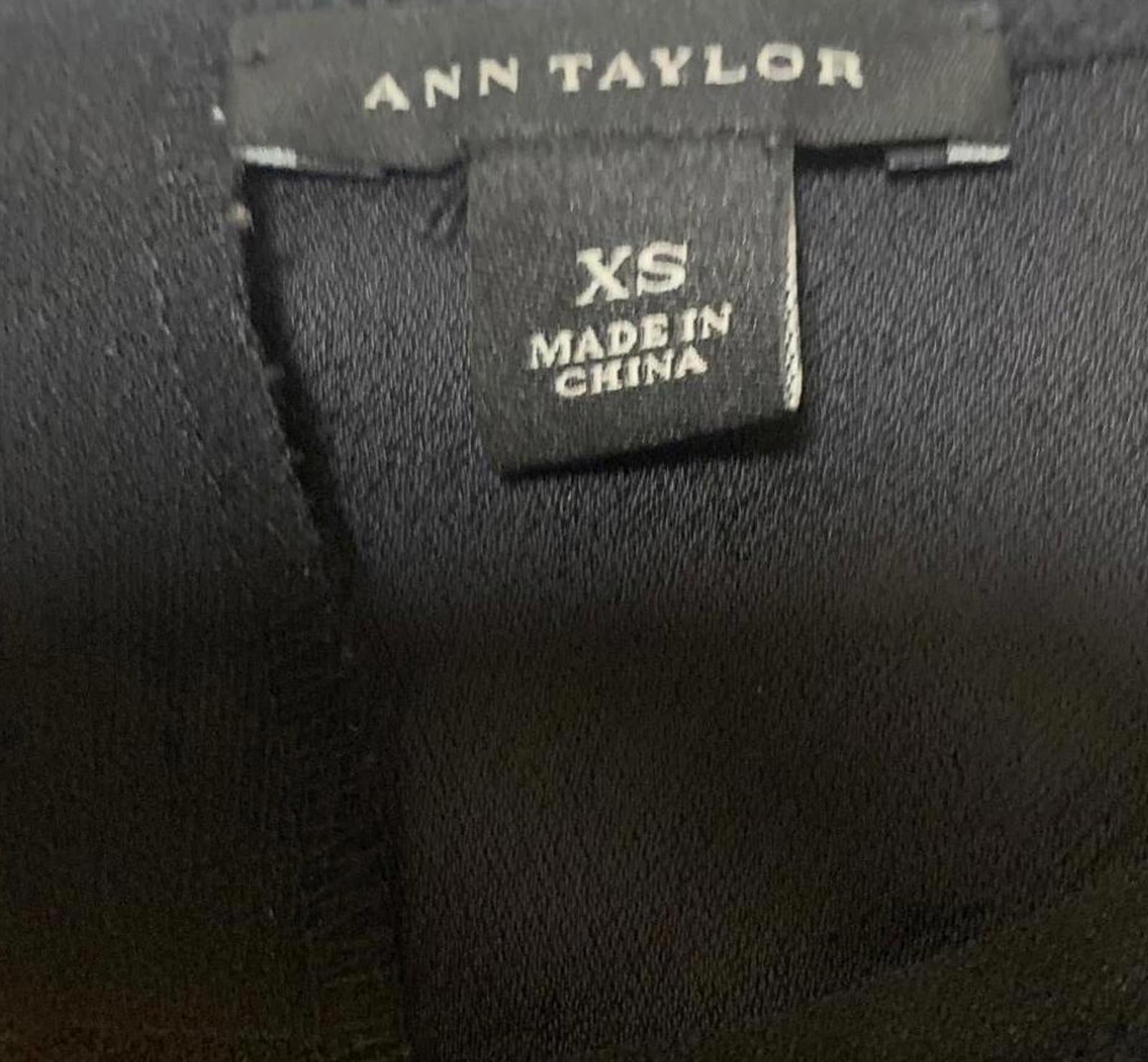 Ann Taylor Women's Size X-Small Black Sleeveless Blouse