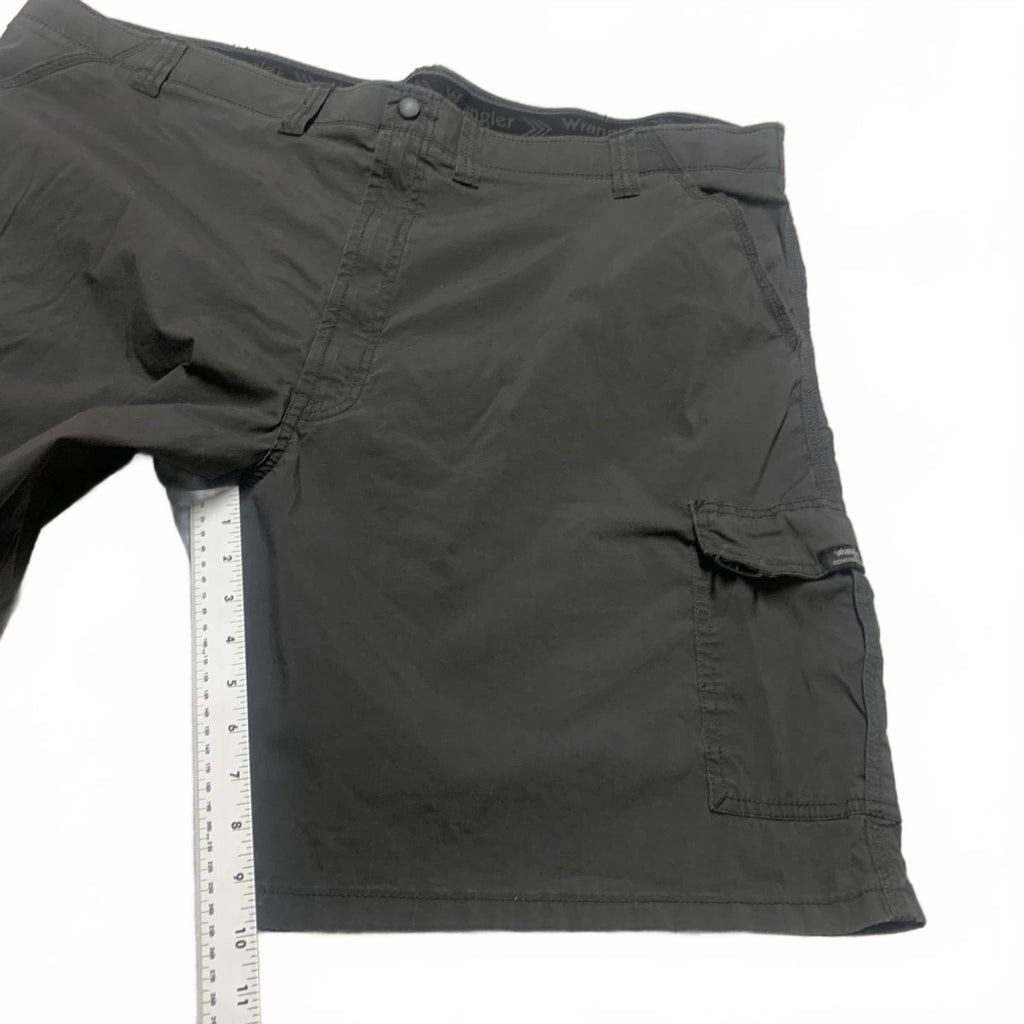 Wrangler Men's Sz 48 Gray Cargo Shorts W49
