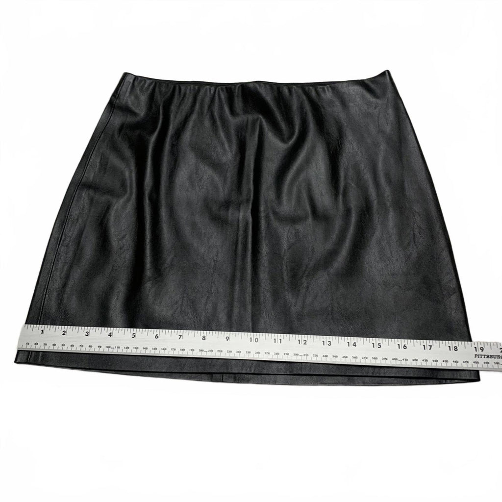 Shinestar Womens Size Medium Black Faux Leather Mini Skirt - Size M