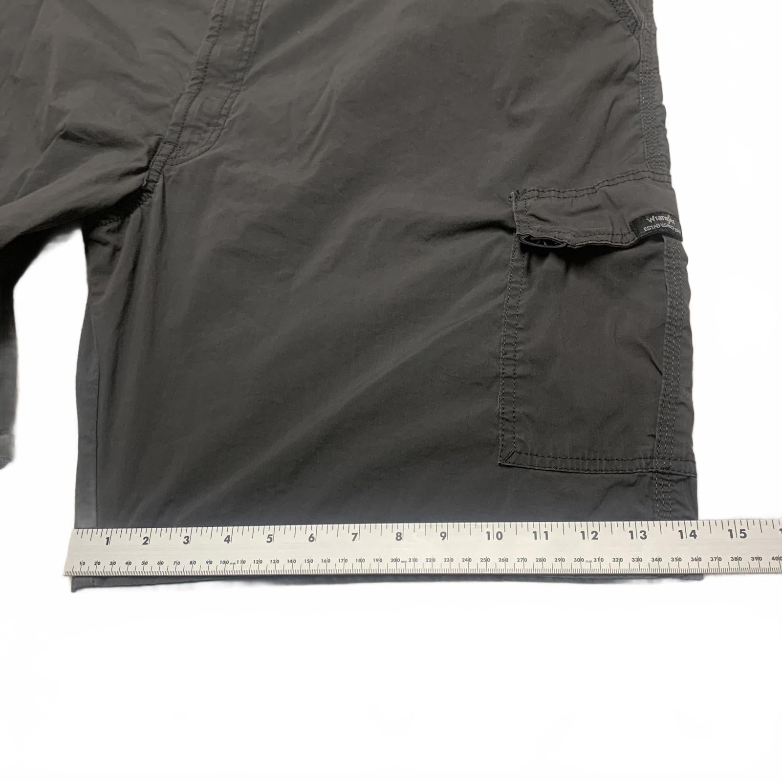 Wrangler Men's Sz 48 Gray Cargo Shorts W49