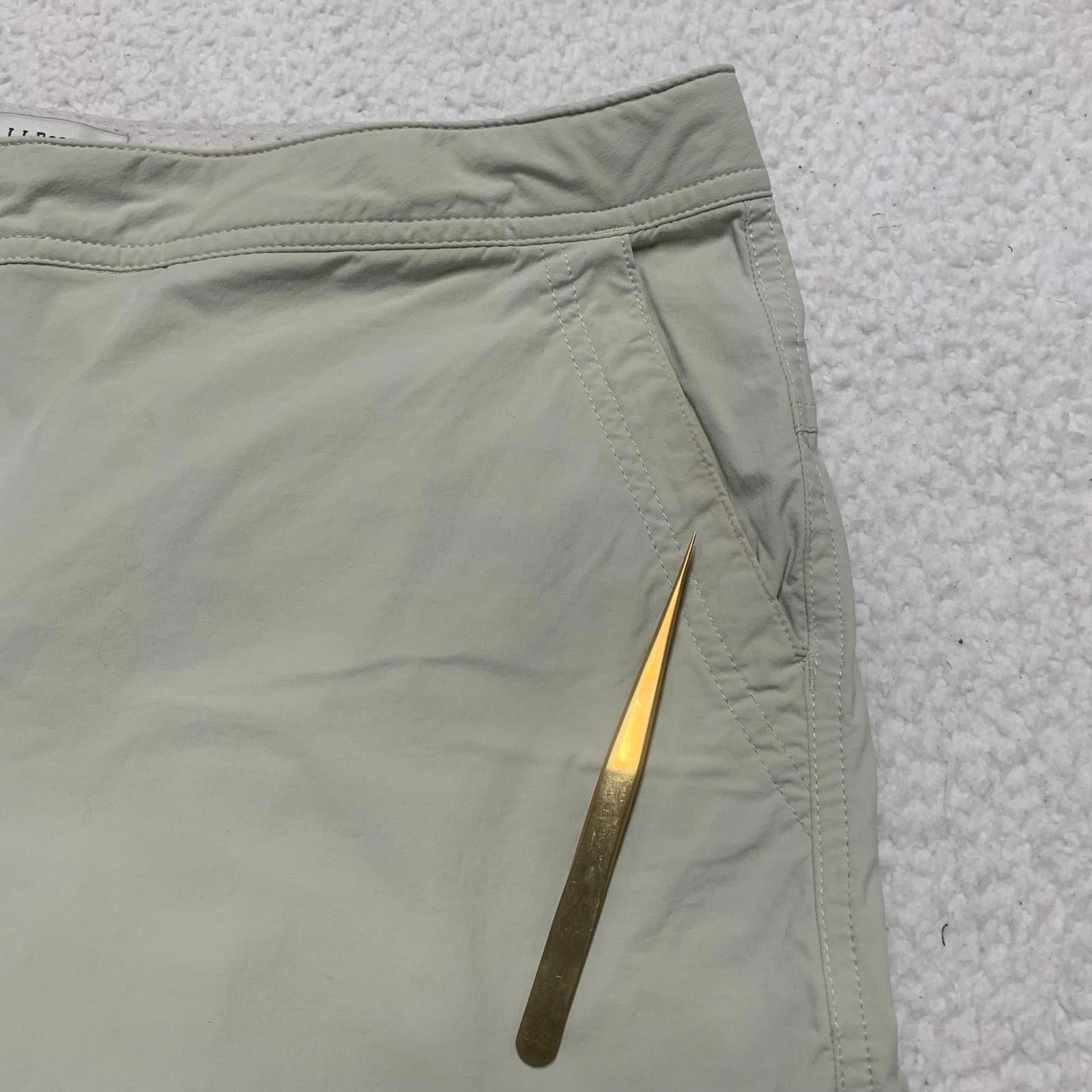 L.L. Bean Womens Sz 12R Beige Cargo Capris Outdoor Activities W34x22.5L