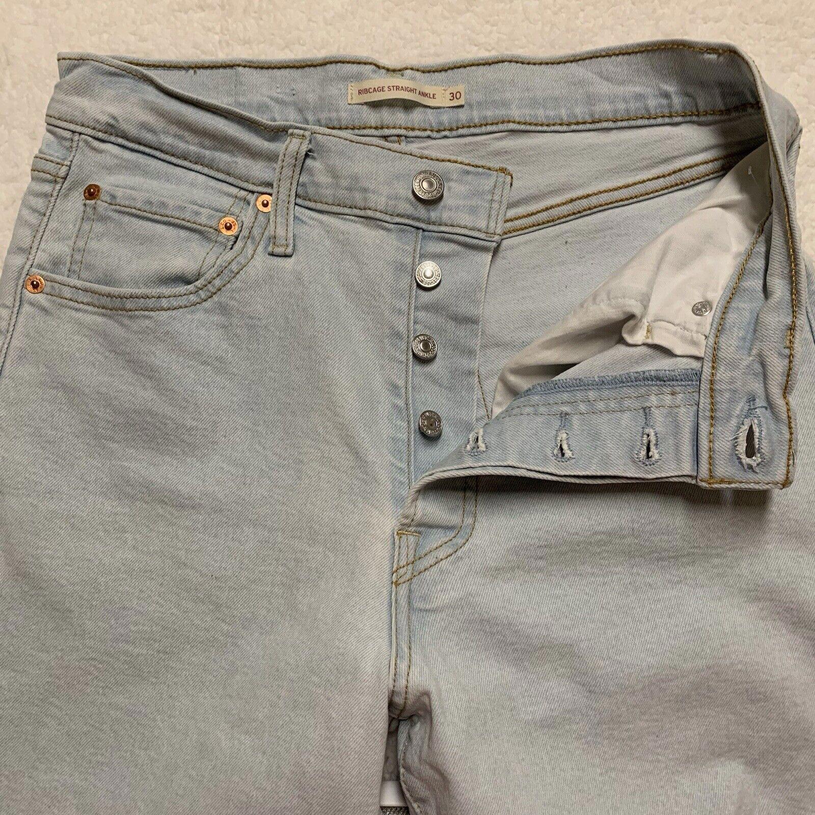 Levi's Jeans Women's 30x27 light Blue  Taper Ribcage