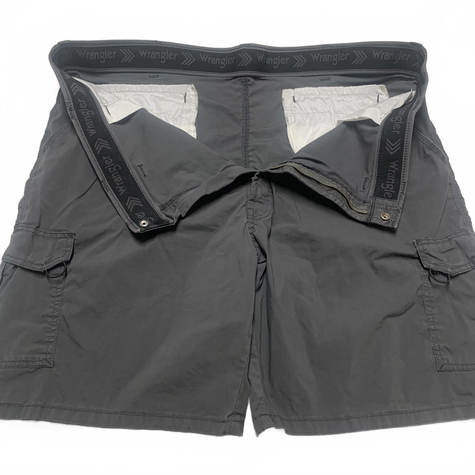 Wrangler Men's Sz 48 Gray Cargo Shorts W49