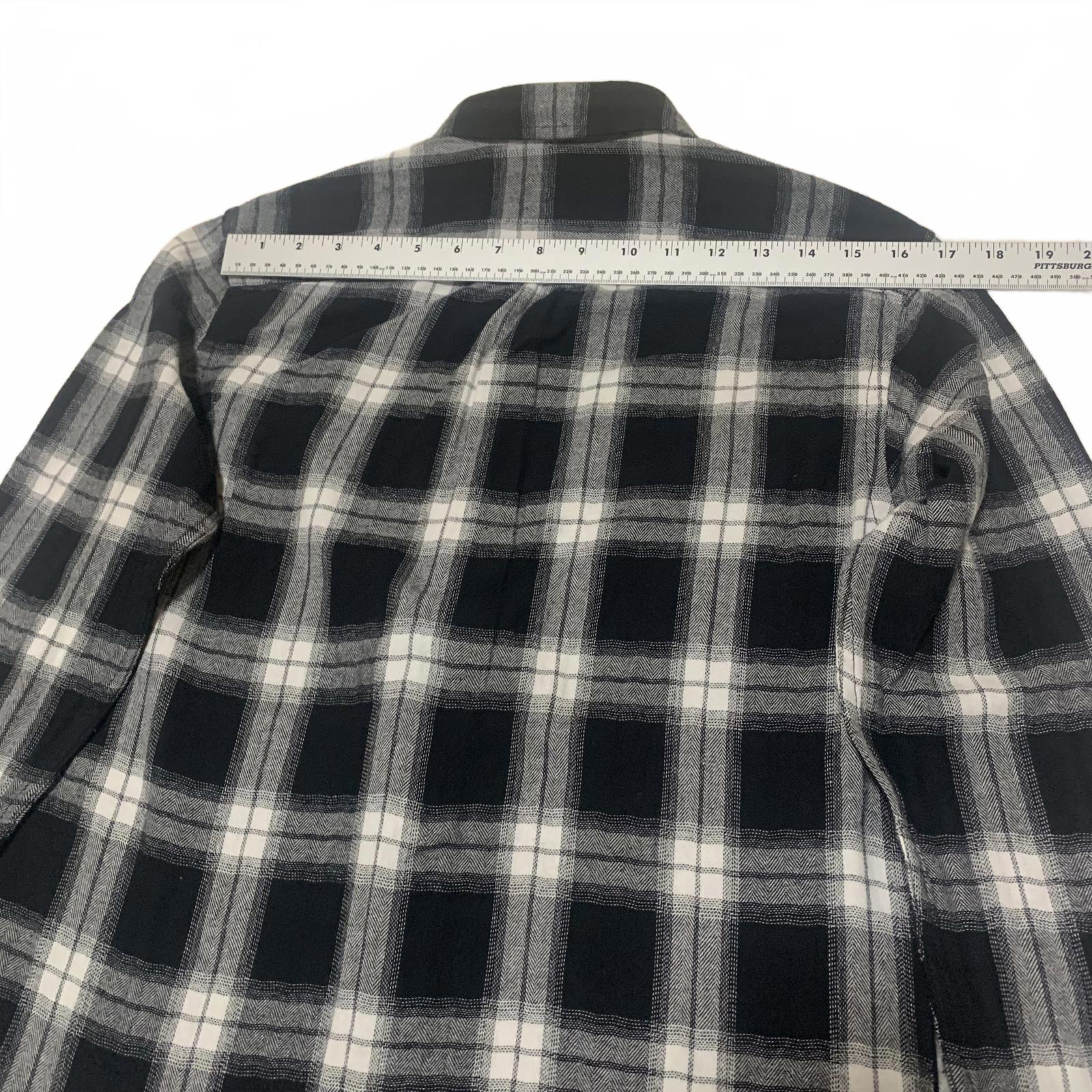 Old Navy Men's Button Shirt Size S Petite Stone Black White Plaid Casual Cotton