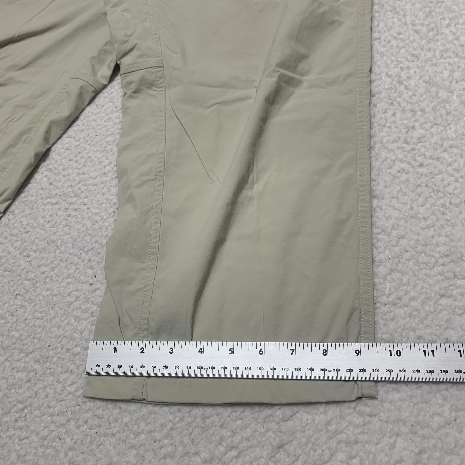 L.L. Bean Womens Sz 12R Beige Cargo Capris Outdoor Activities W34x22.5L