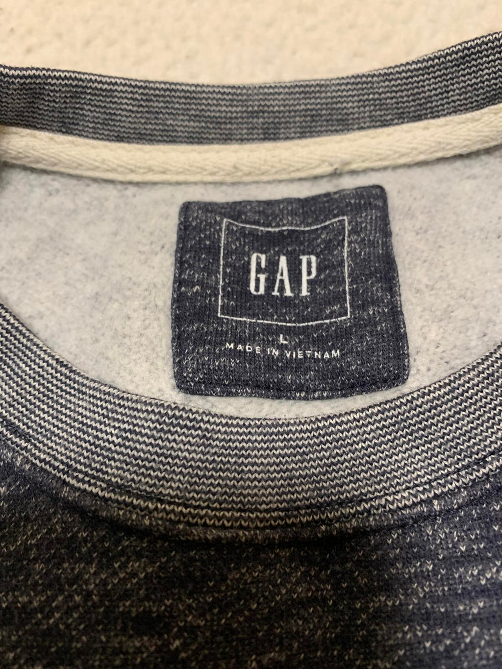GAP Men's Size Large Dark & Light Gray Crew Neck Sweatshirt