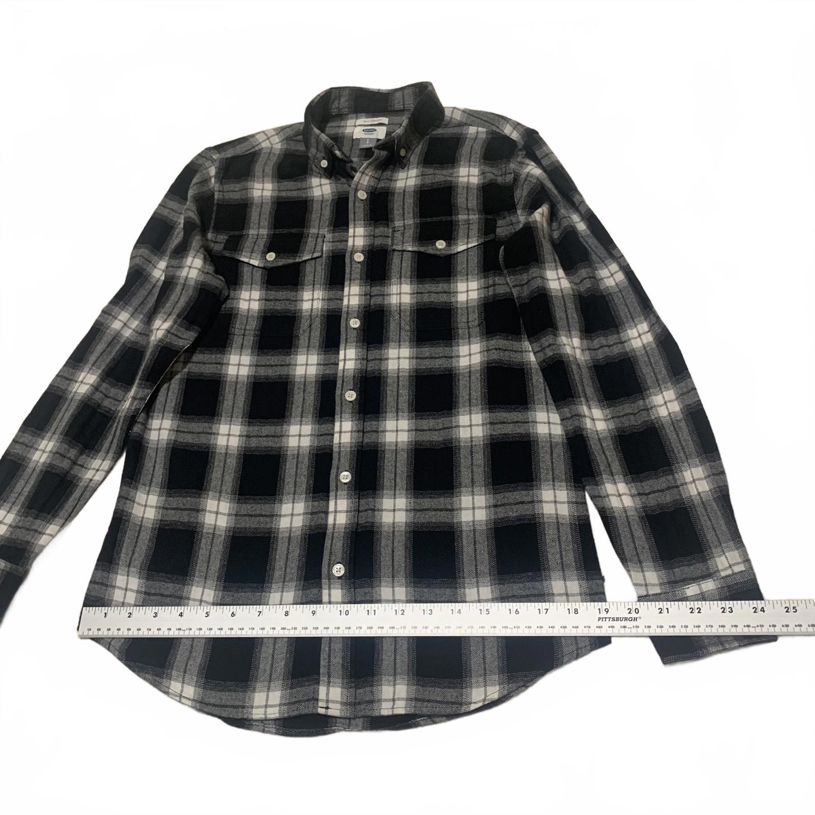 Old Navy Men's Button Shirt Size S Petite Stone Black White Plaid Casual Cotton
