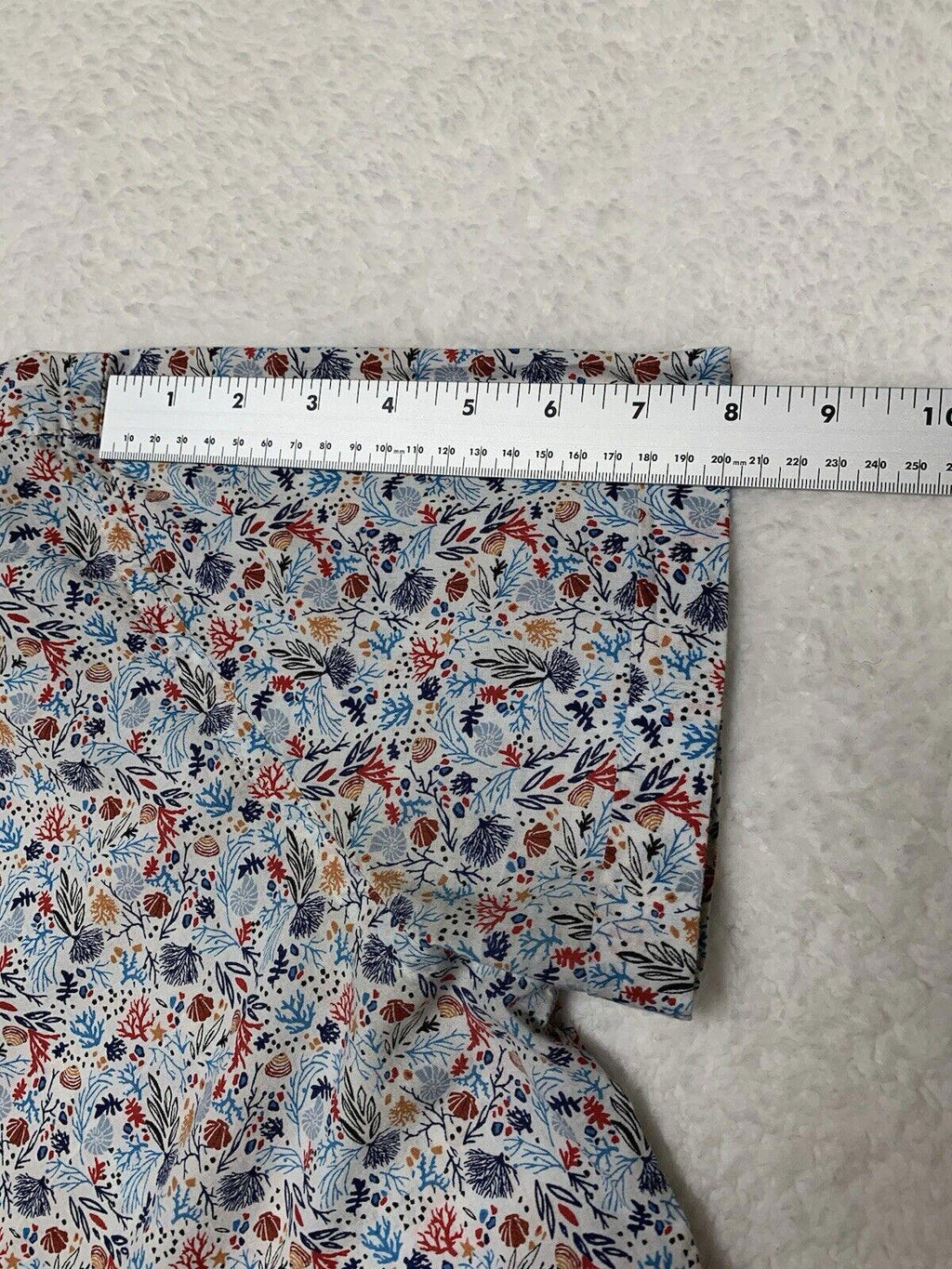 Zara Short Sleeve  Slim Fit Casual Button Down Shirt Size M Print Seaside Shells