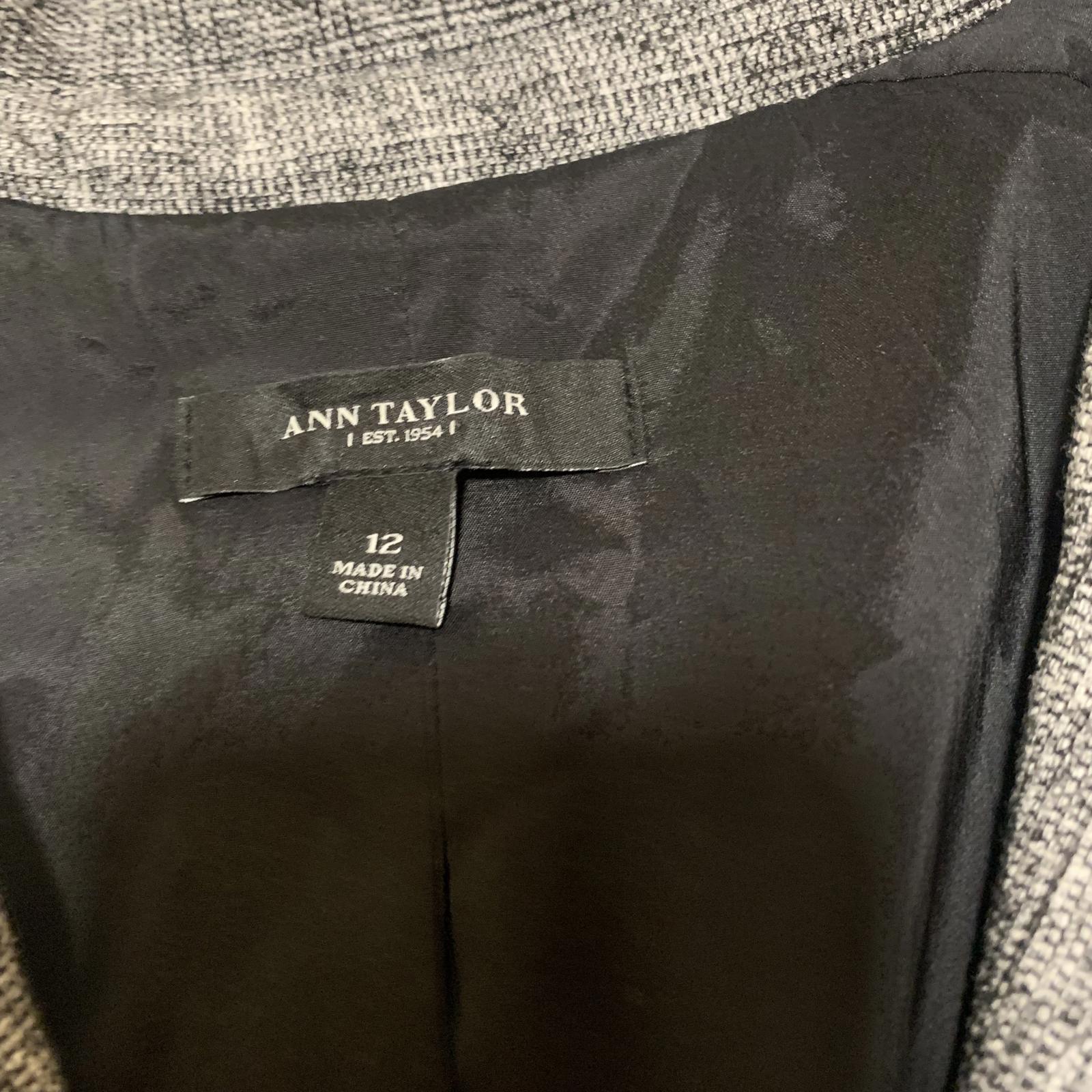 Ann Taylor Women's Size 12 Gray Short Sleeve Belted Blazer