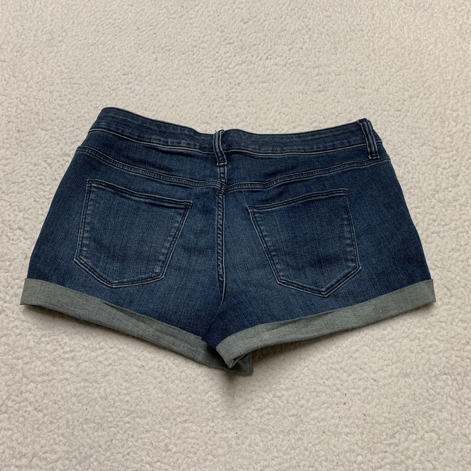 Universal Thread Women's Size 10 Blue Mid Rise Denim Shorts