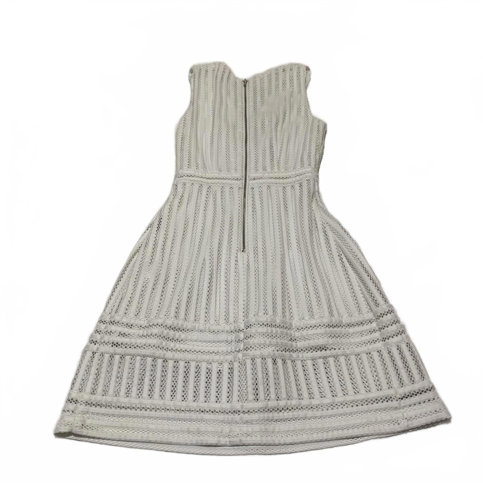 H&M Women's Size 2 White Sleeveless V-Neck Knee Length Dress Textured Pattern