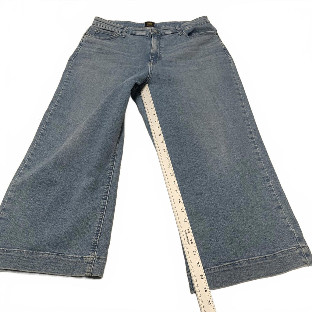 Lee Denim Women's Size 14 M Jeans Light Blue Denim 33x24 Actual