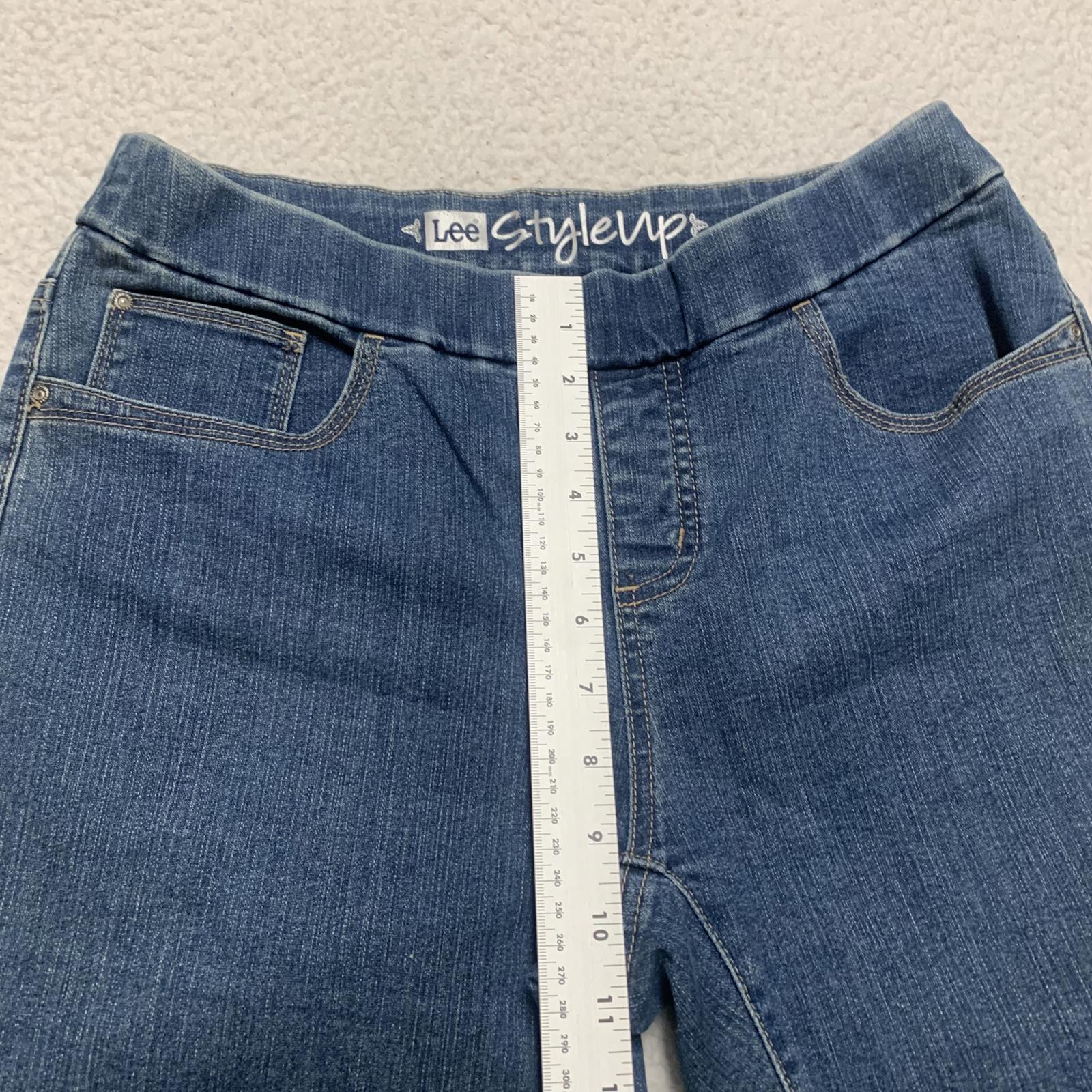 Lee Women's Size 8 Medium Blue Denim Capri Jeans Floral Embroidery 30 x 16