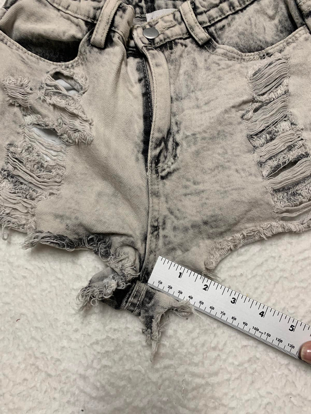 LE LIS Distressed Gray Denim Sz Small W25  Denim Shorts Mid -Rise Frayed Hem