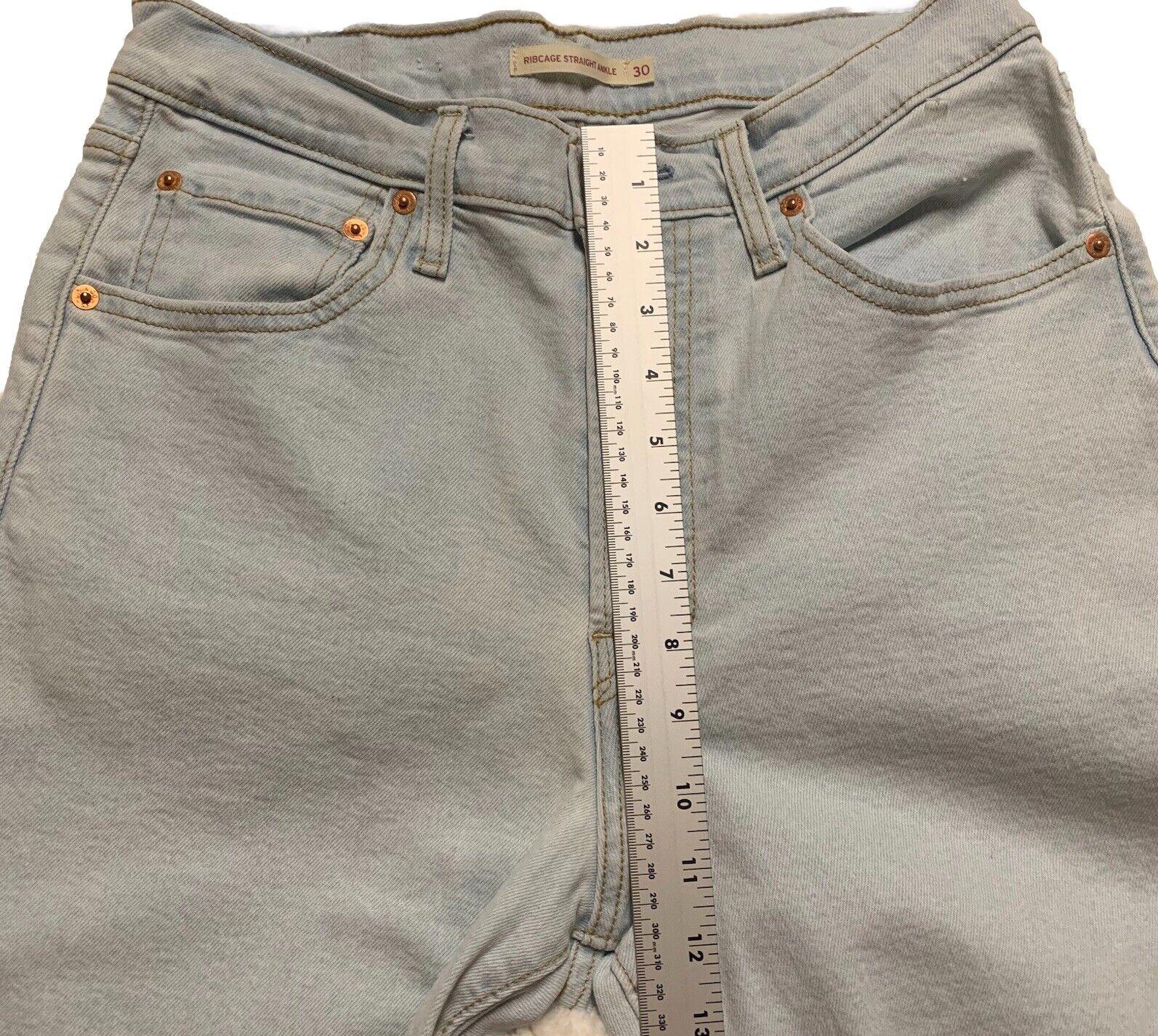 Levi's Jeans Women's 30x27 light Blue  Taper Ribcage