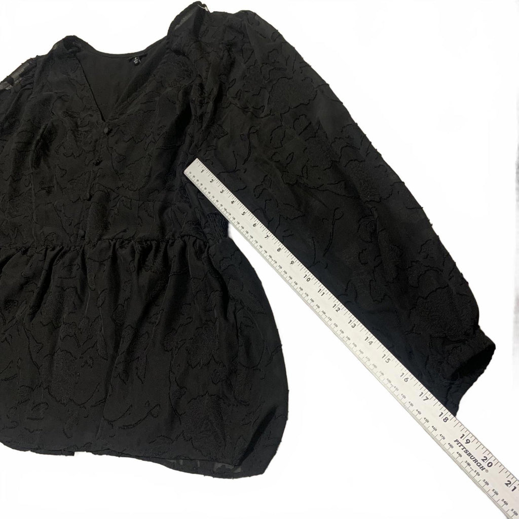Torrid Womens Size 3 Black Long Sleeve Peplum Blouse Textured Floral Pattern