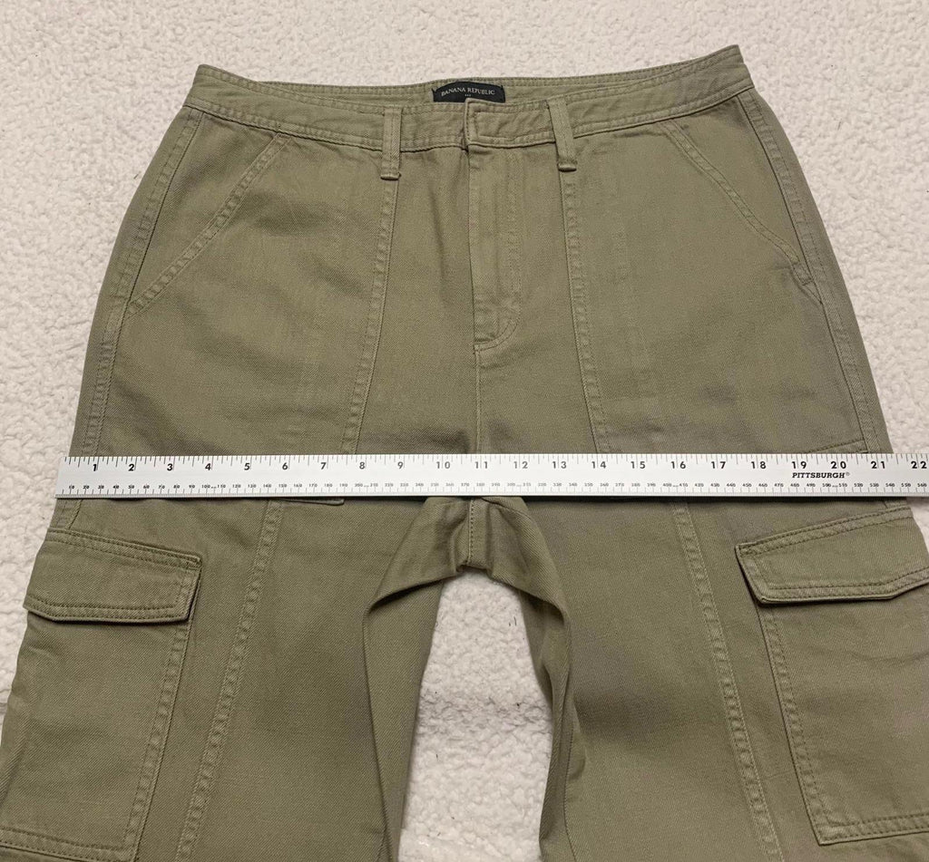 Banana Republic Women's Cargo Pants Size 10 Olive Green 33.5x 25L