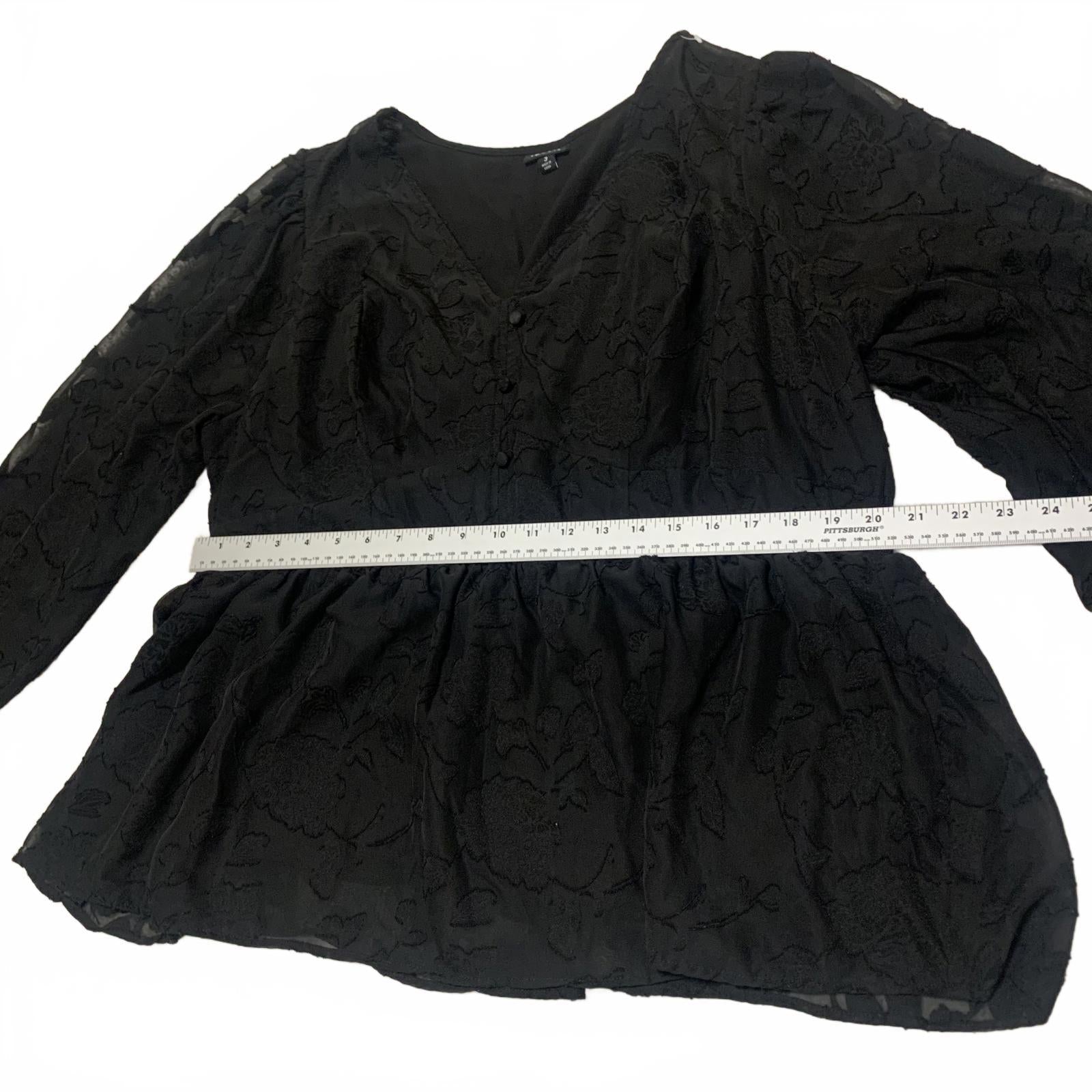Torrid Womens Size 3 Black Long Sleeve Peplum Blouse Textured Floral Pattern