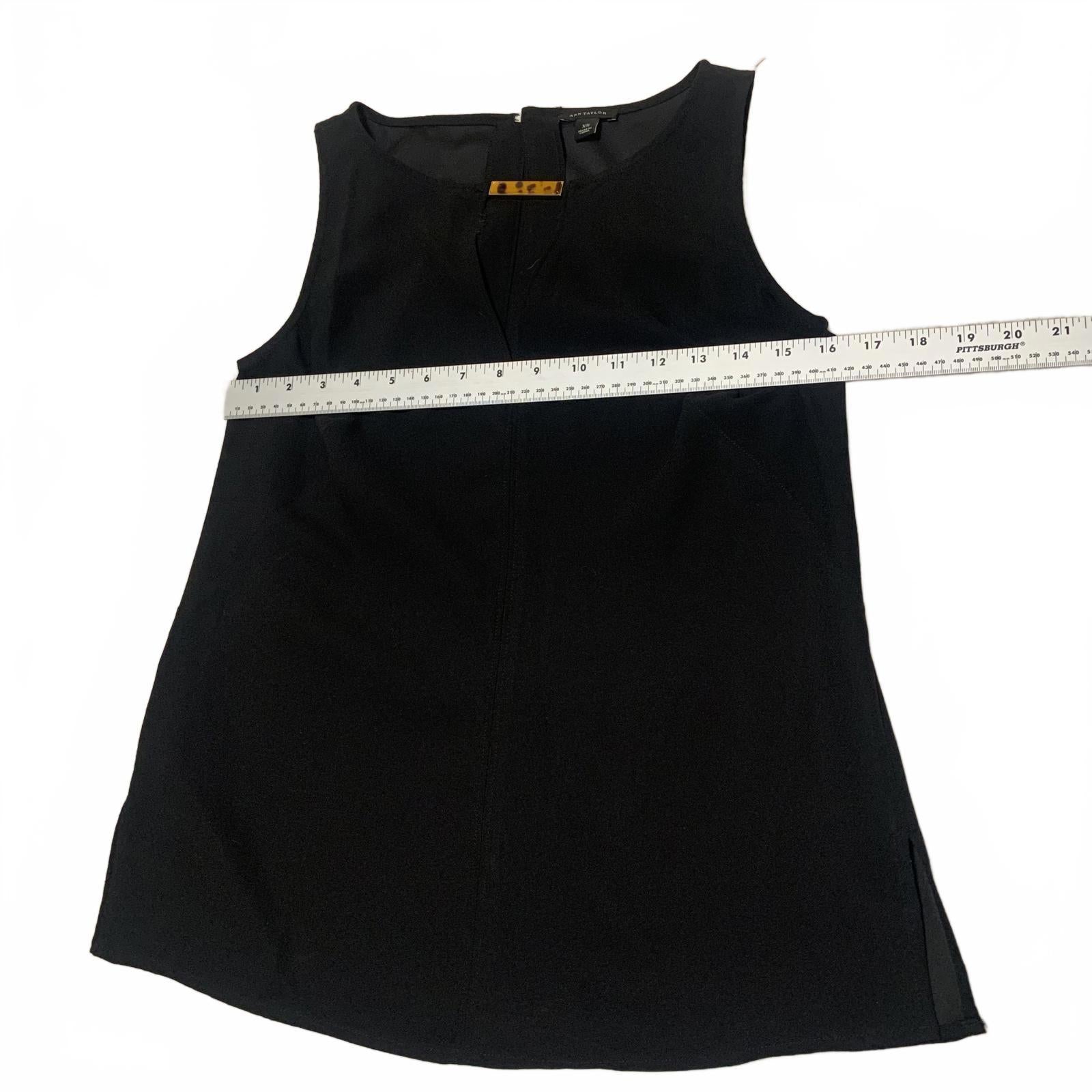 Ann Taylor Women's Size X-Small Black Sleeveless Blouse