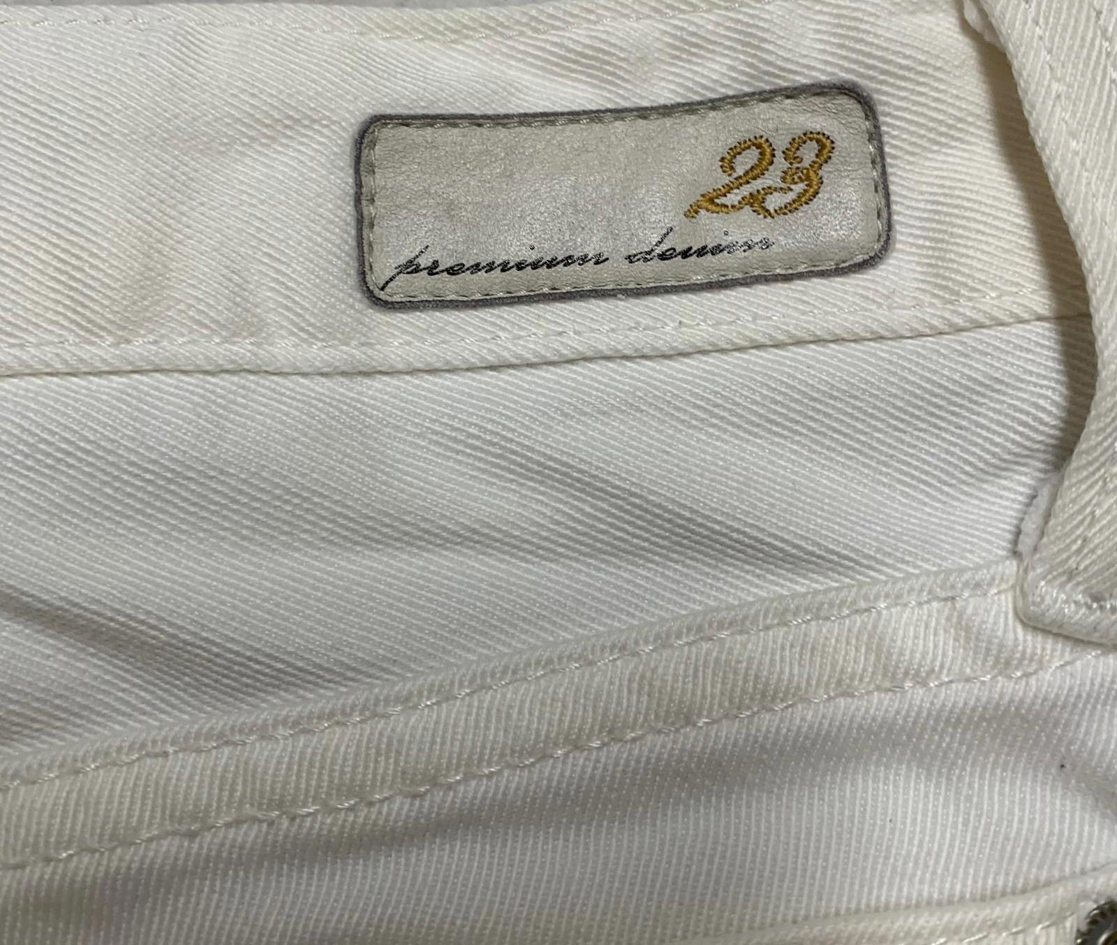 23KU Premium Denim by Onward Kashiyama  Women's White Japanese Jeans 27x24.5