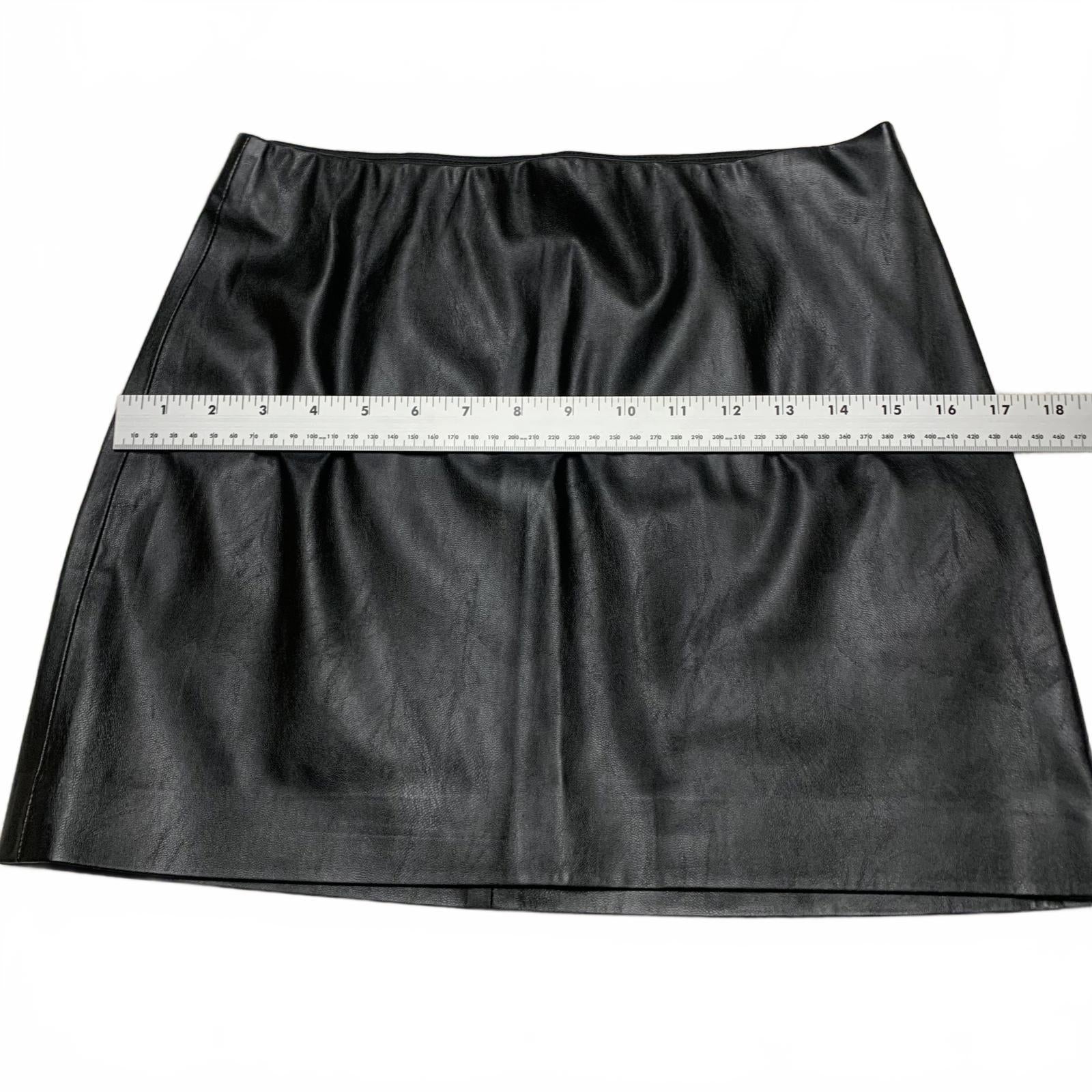 Shinestar Womens Size Medium Black Faux Leather Mini Skirt - Size M
