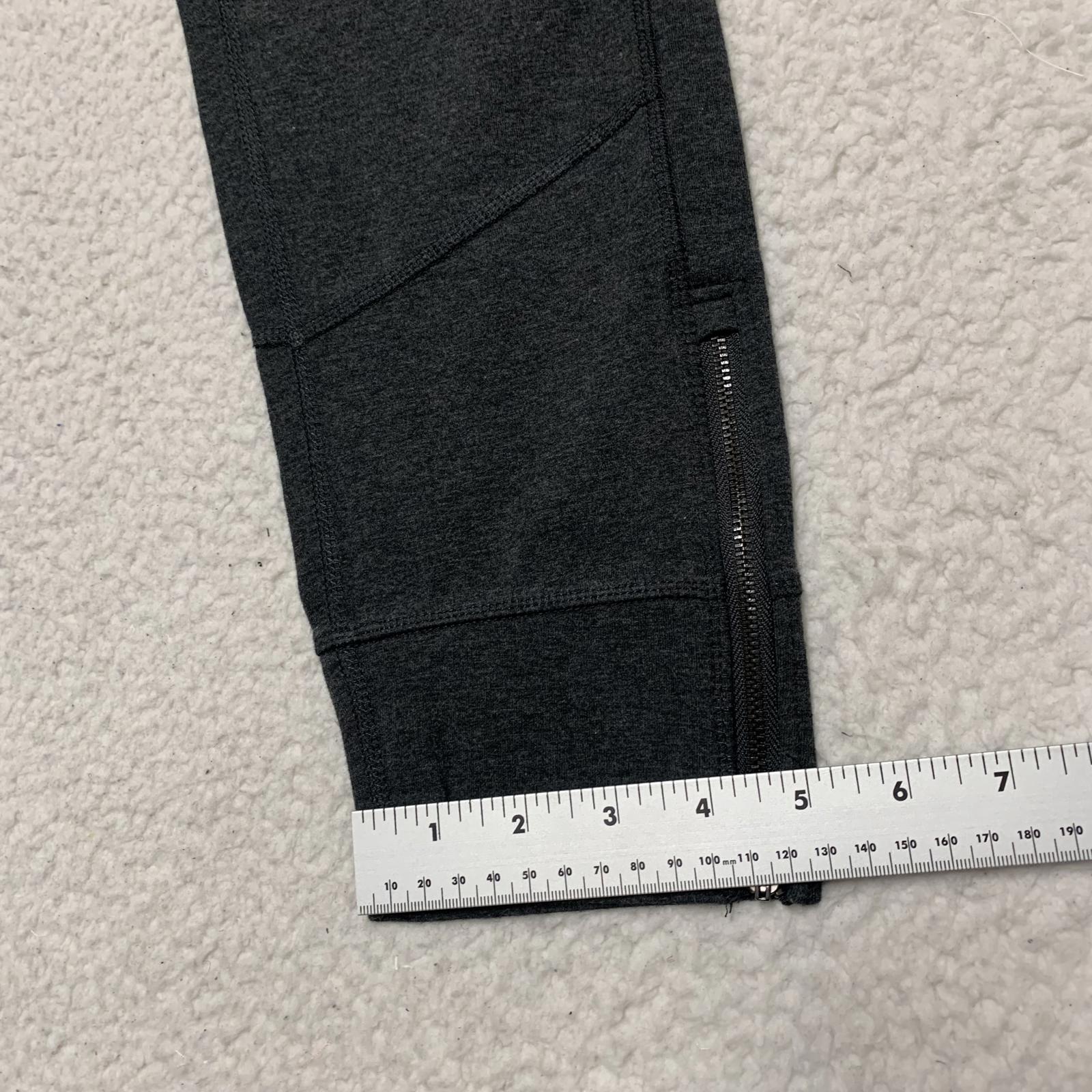 Calvin Klein Women's Large Gray Athletic Leggings Capri W30