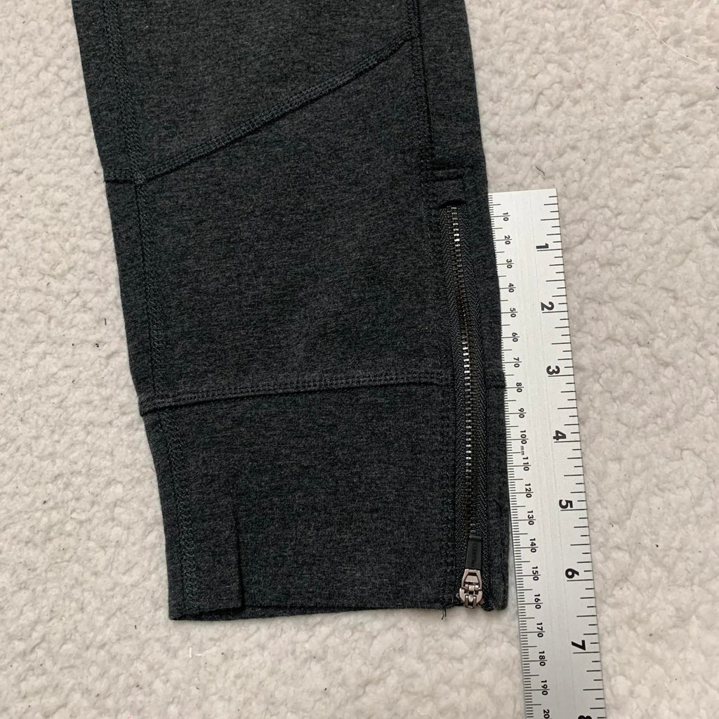 Calvin Klein Women's Large Gray Athletic Leggings Capri W30