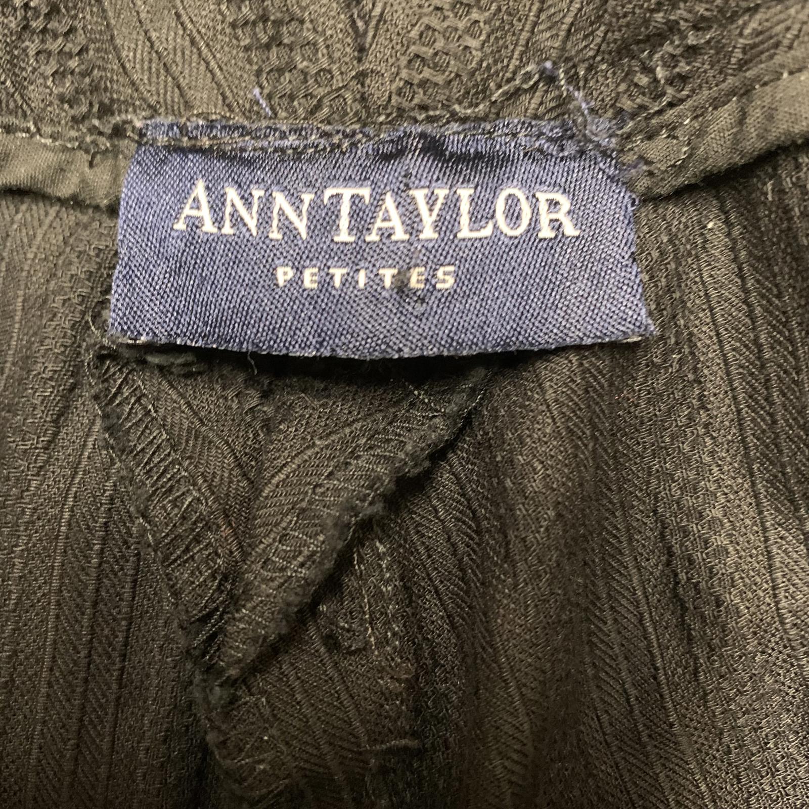 Ann Taylor Women's Petites Size 10P or 12P Black Striped Cropped Pants W 30 x 22