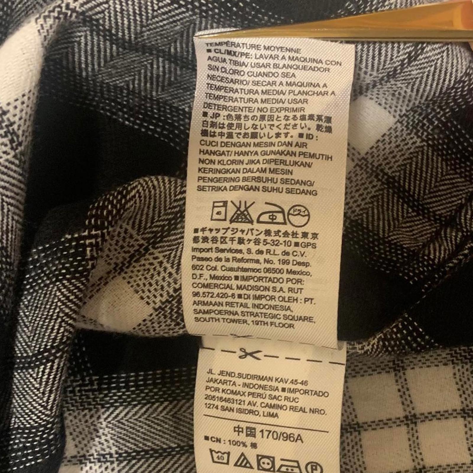 Old Navy Men's Button Shirt Size S Petite Stone Black White Plaid Casual Cotton