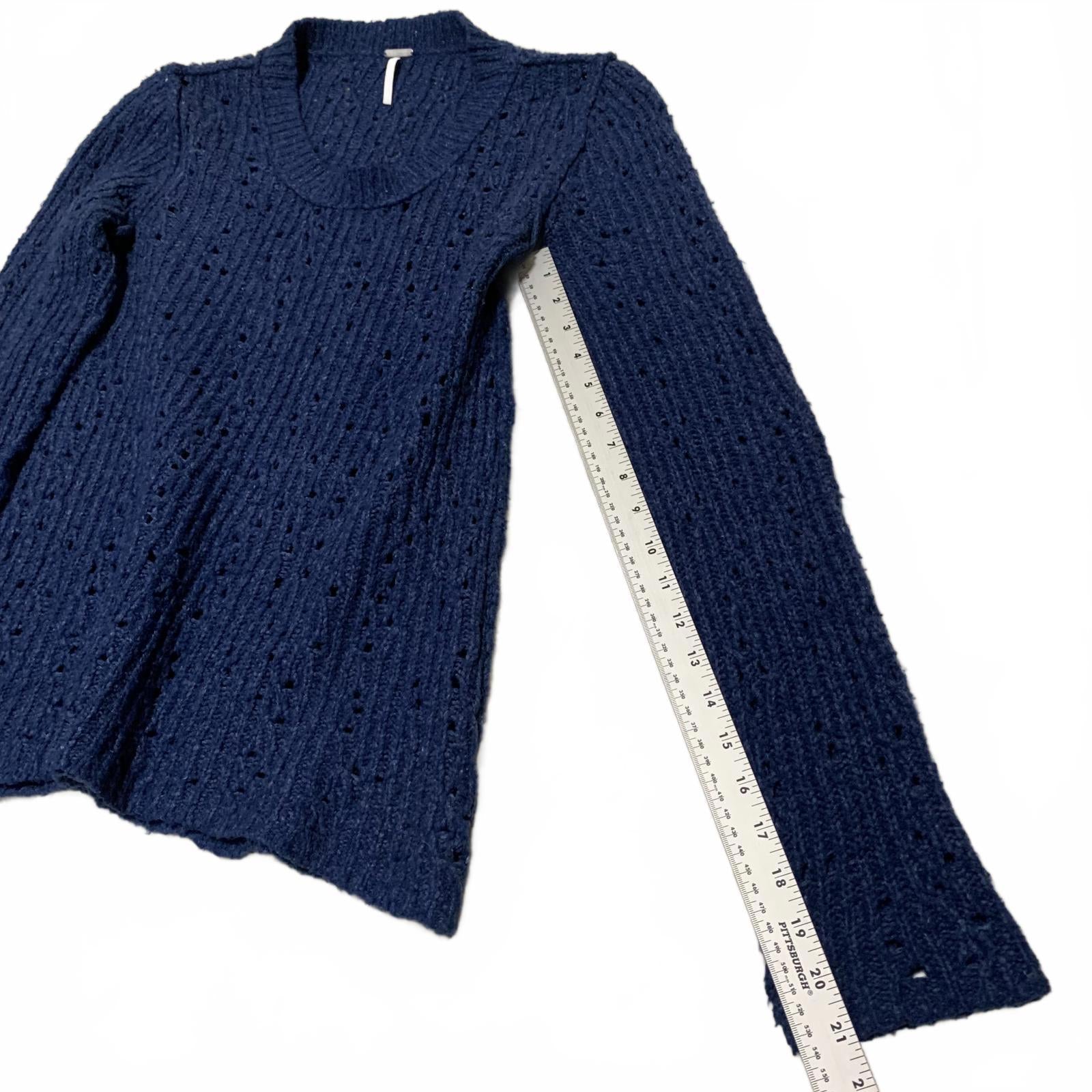 Free People Women's Size L Blue Pullover Long Sleeve Knit Sweater