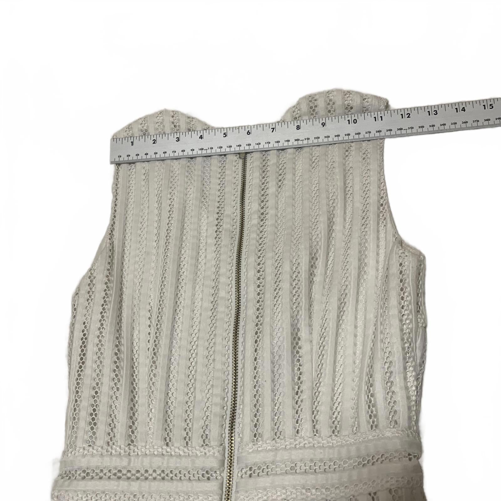 H&M Women's Size 2 White Sleeveless V-Neck Knee Length Dress Textured Pattern