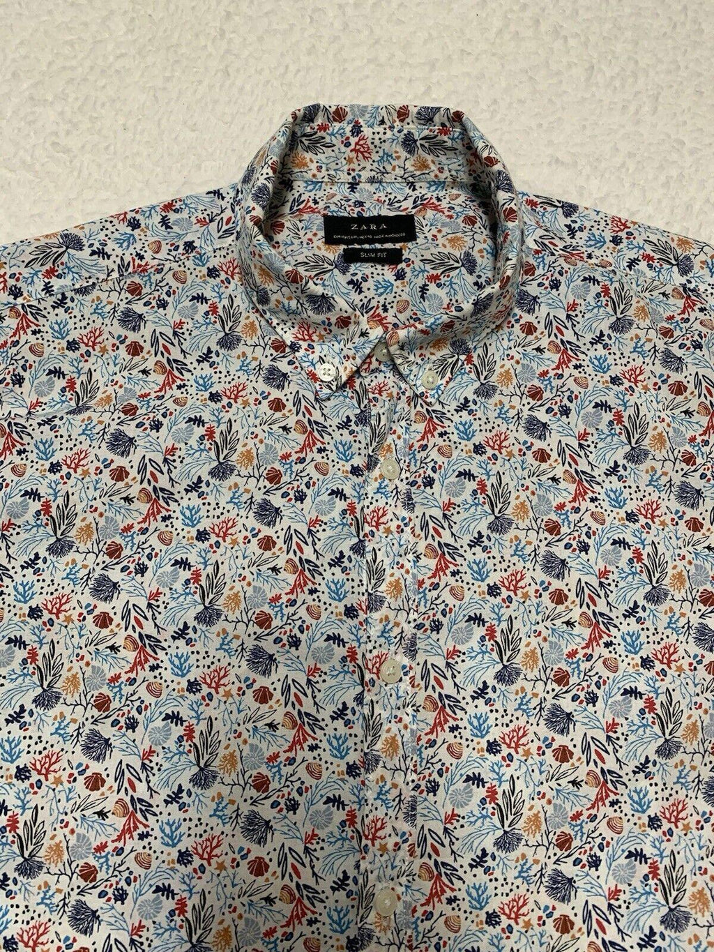 Zara Short Sleeve  Slim Fit Casual Button Down Shirt Size M Print Seaside Shells