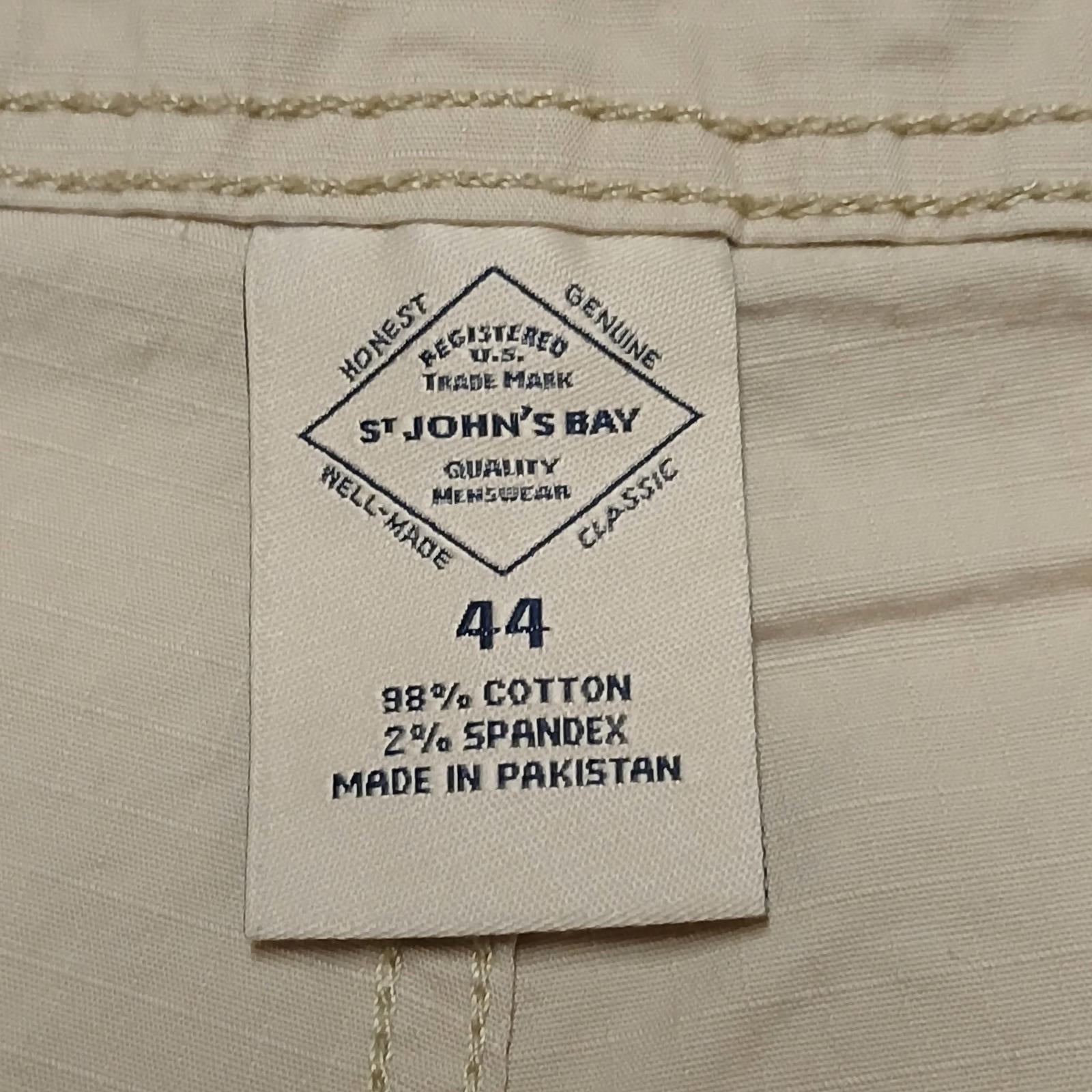 St. John's Bay Men's Sz 44 Beige Cargo Shorts with Belt W46 Classic