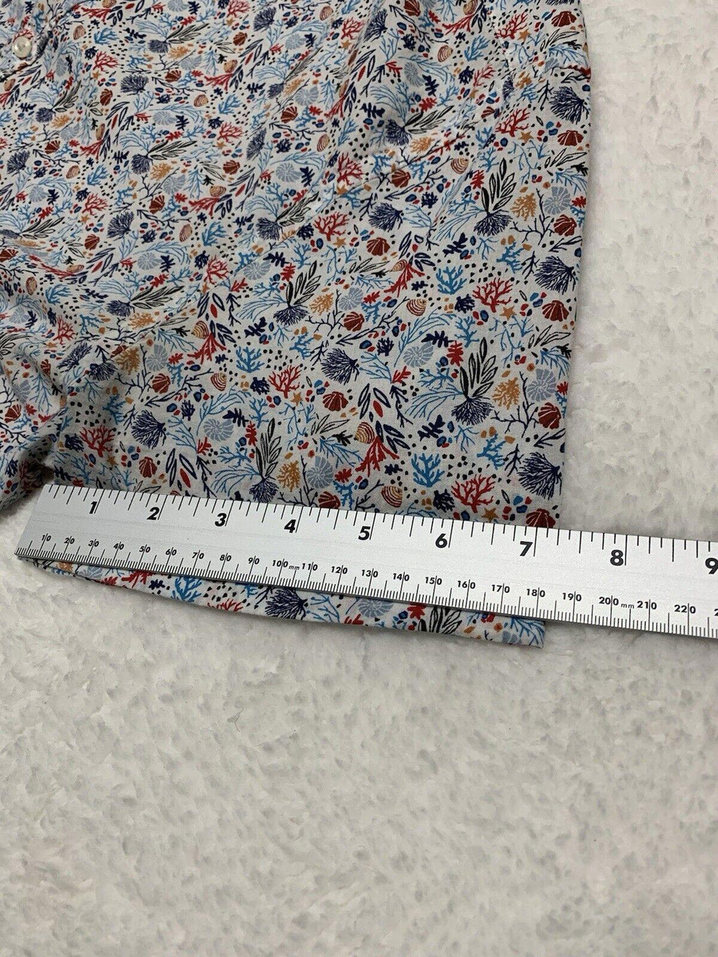 Zara Short Sleeve  Slim Fit Casual Button Down Shirt Size M Print Seaside Shells