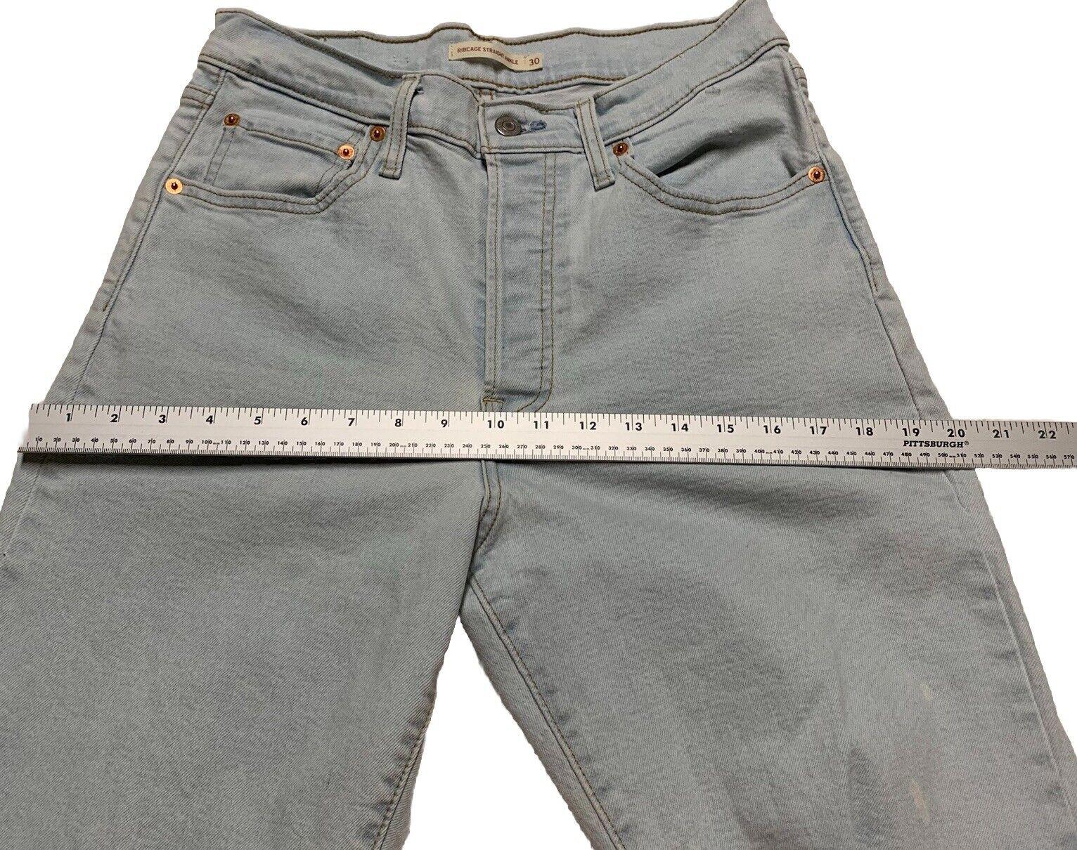 Levi's Jeans Women's 30x27 light Blue  Taper Ribcage