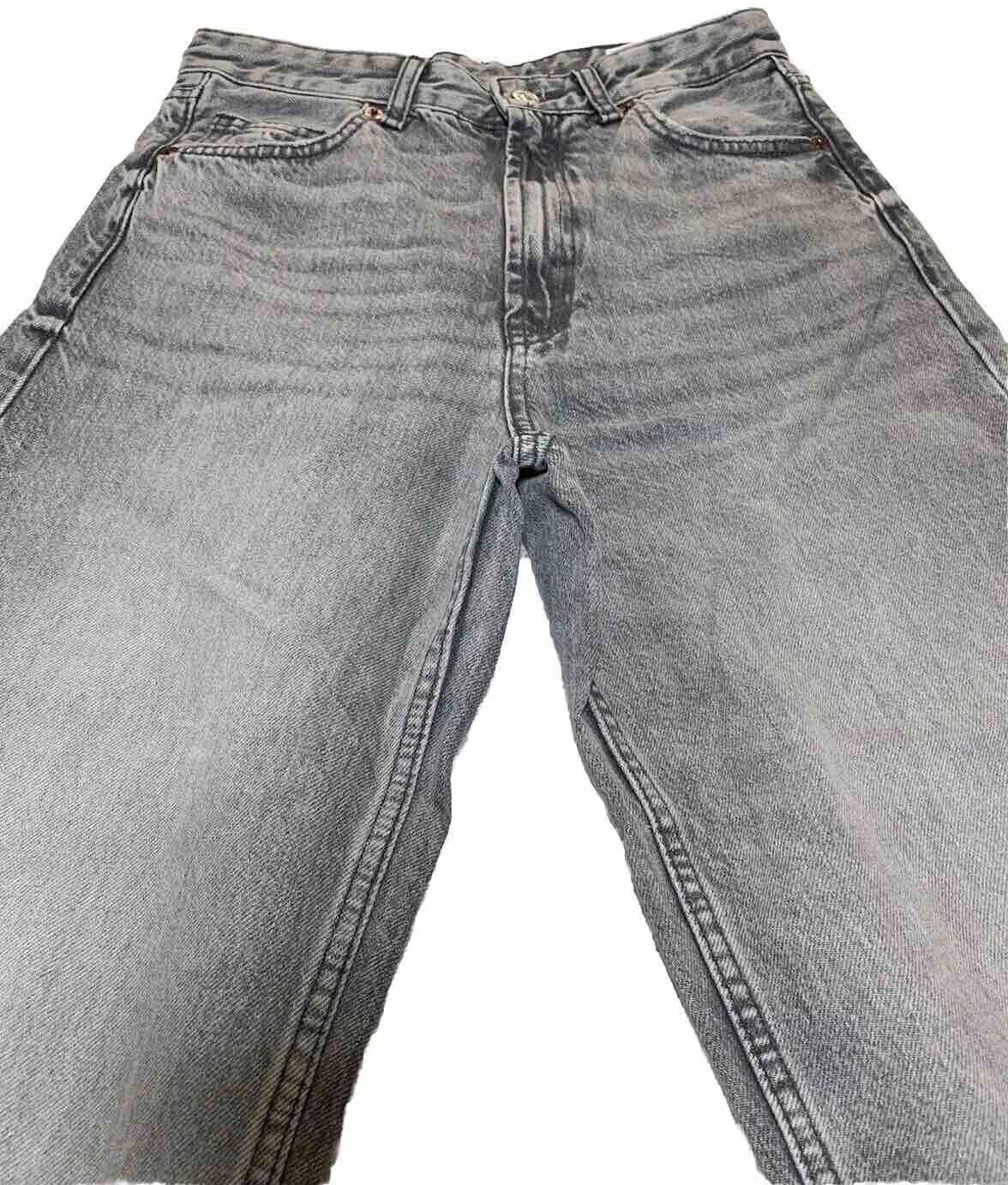 Zara Jeans Women's Size 6  Denim Gray  Cropped Frayed Edge