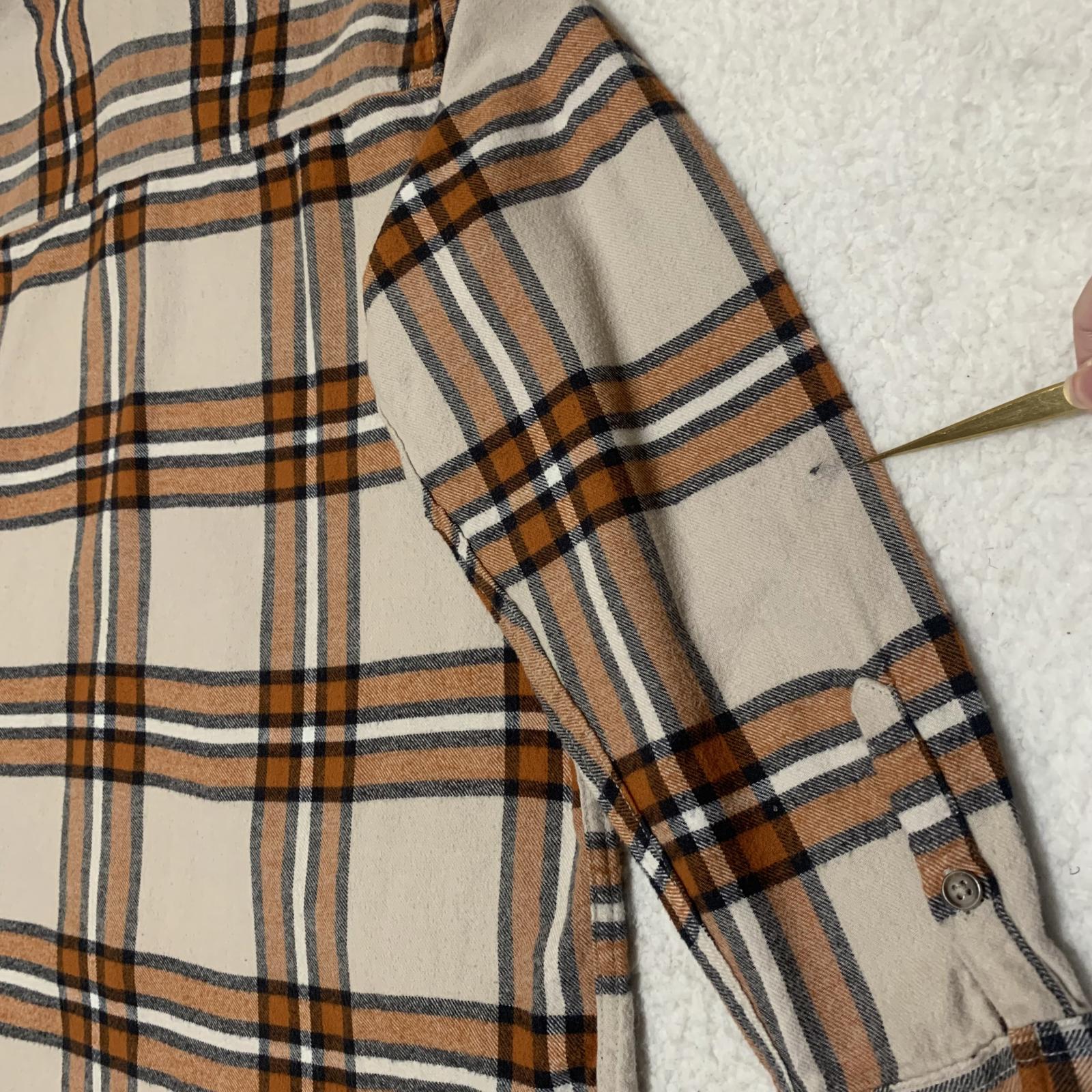 Universal Thread Men's Size Medium Casual Long Sleeve Plaid Shirt