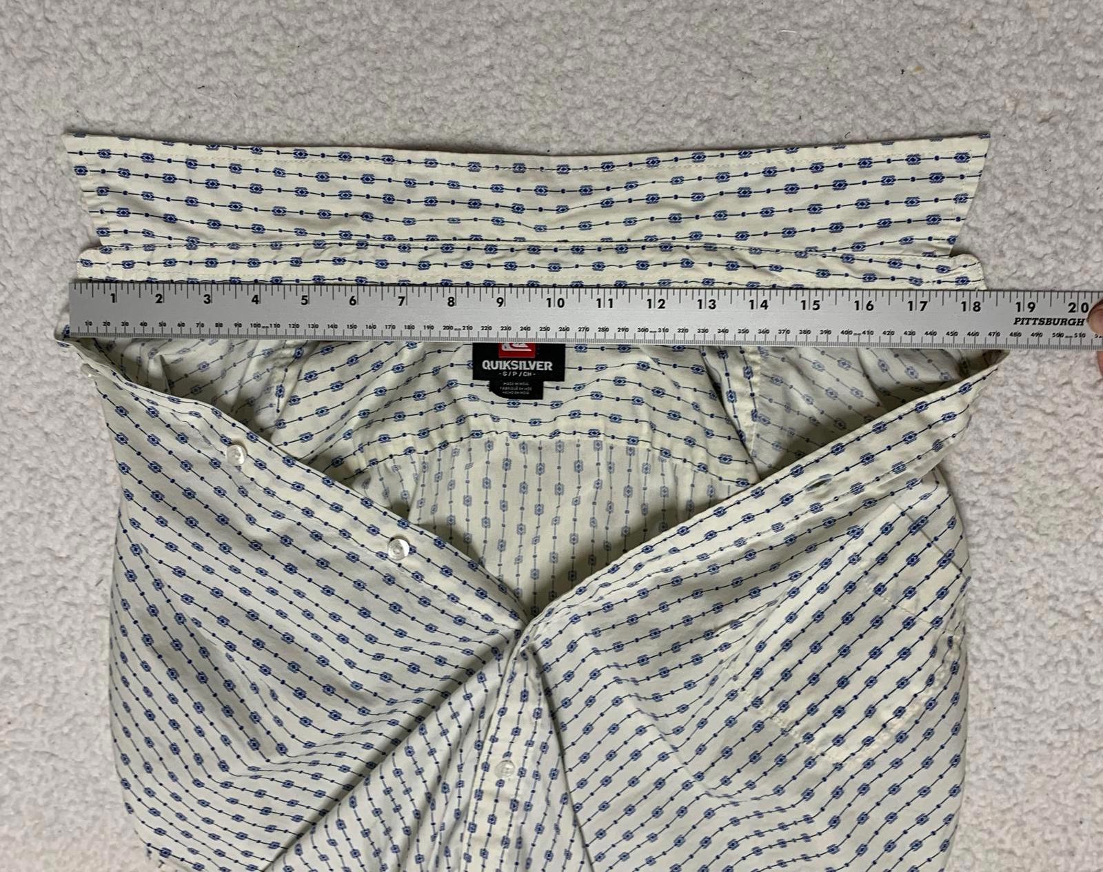 Quiksilver Men's Size Small Off-White Short Sleeve Shirt Casual Short