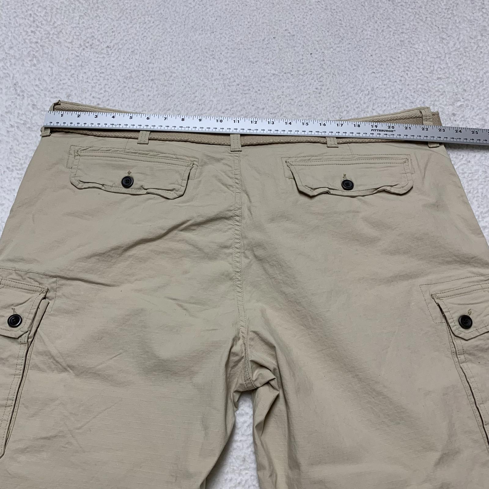 St. John's Bay Men's Sz 44 Beige Cargo Shorts with Belt W46 Classic