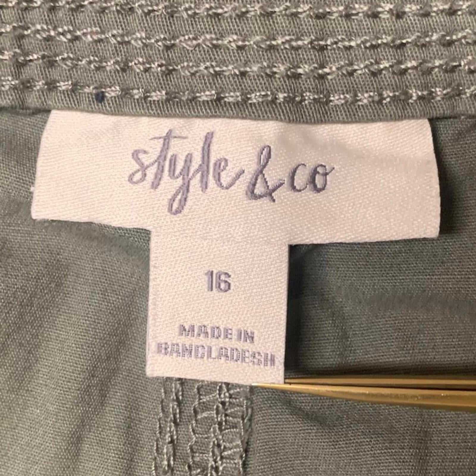 Style & Co. Women's Size 16 Olive Green Cargo Capris Pants W37 Stretch
